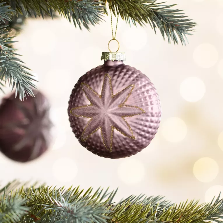 Szklana bombka w formie medalionu z wytłaczanym wzorem wykończonym brokatem