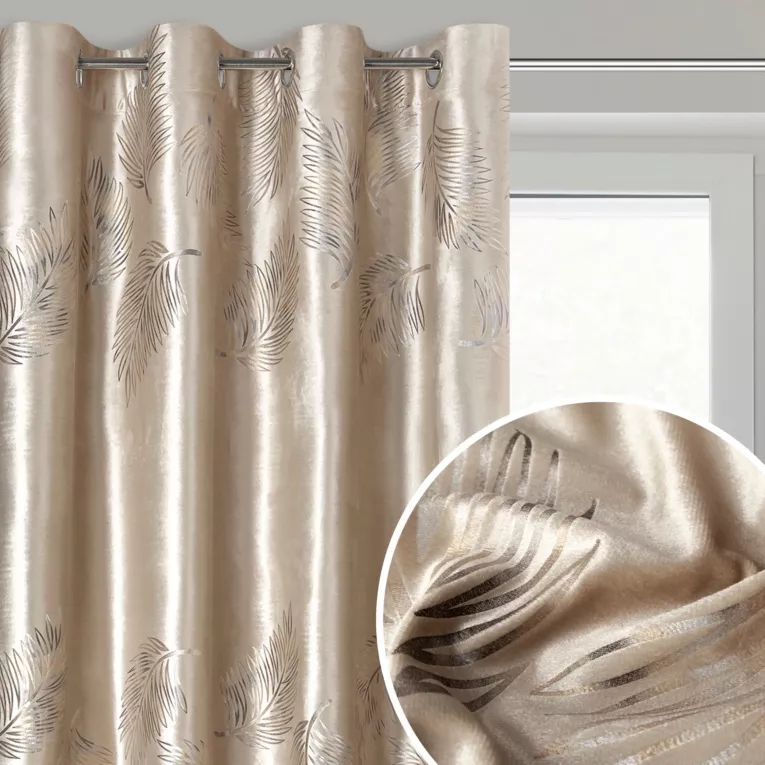 Zasłona beżowo, złota welwetowa zdobiona nadrukiem egzotycznych liści 140x250 cm przelotka - IDALIA