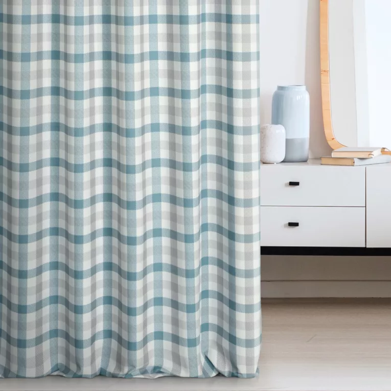 Zasłona szyta na tunelu jasnokremowo turkusowa z tkaniny o naturalnym splocie z nadrukowanym wzorem w kratę