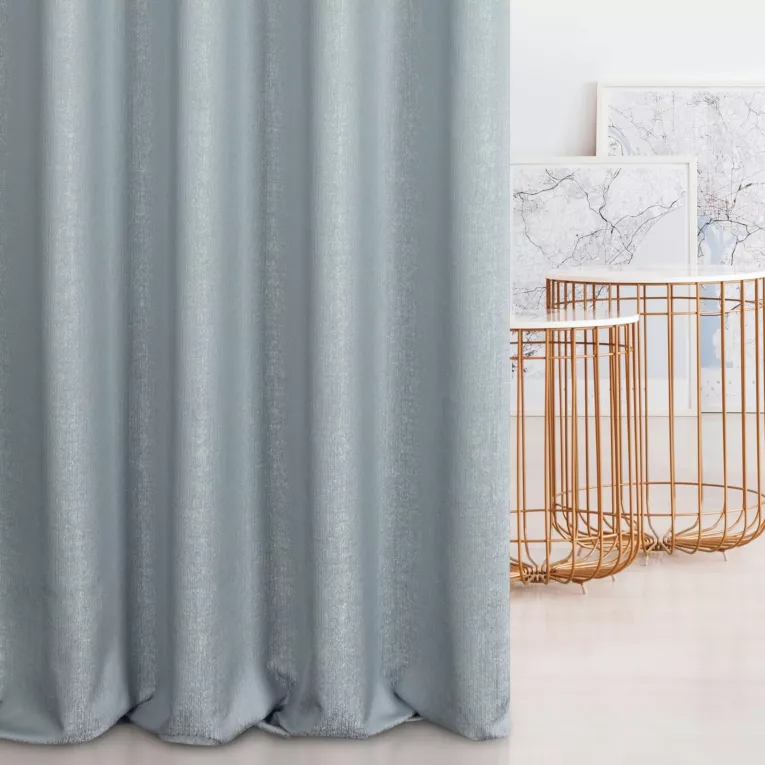 Zasłona szyta na flexach błękitno srebrna z tkaniny w drobny wzór przetykany nicia metaliczną Italissima Eva Minge
