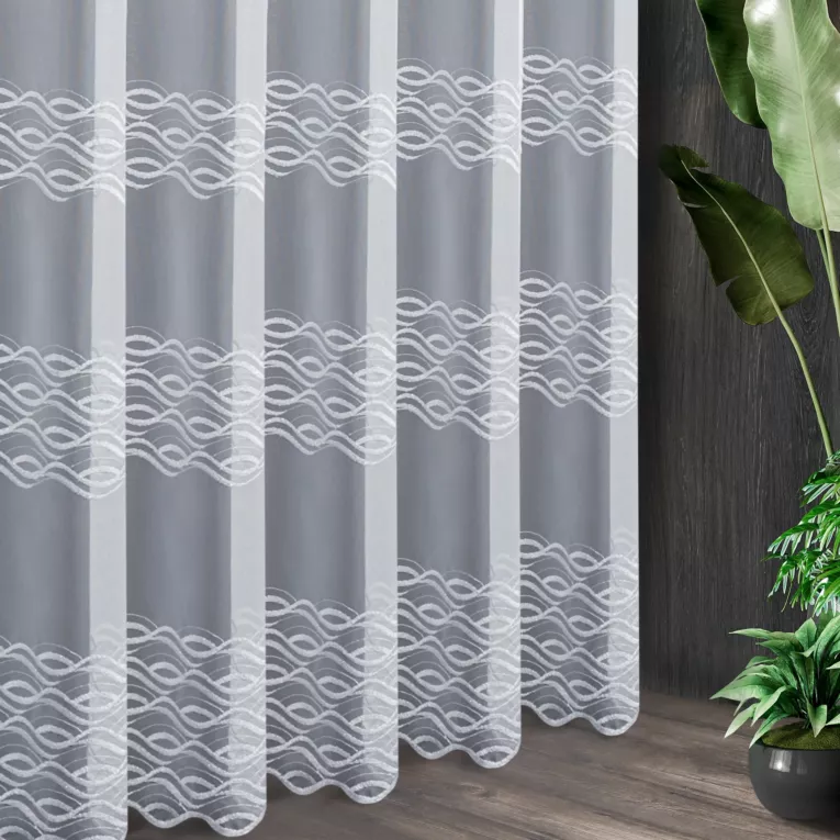 Tkanina firanowa mikrosiateczka z trzema pasami haftu