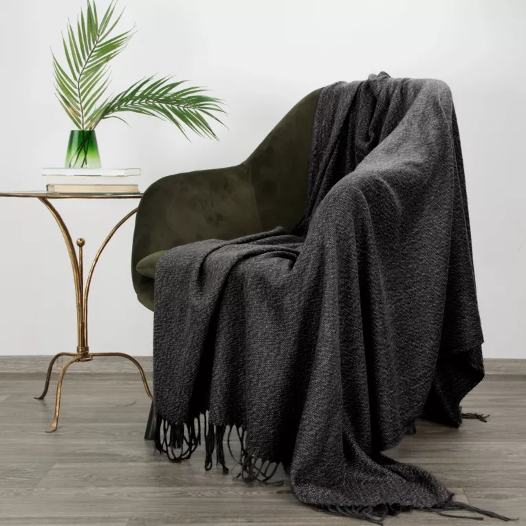 Koc akrylowy 125x160 cm stalowy miękki w dotyku z drobnym strukturalnym wzorem i frędzlami AKRYL 5 Eurofirany Premium