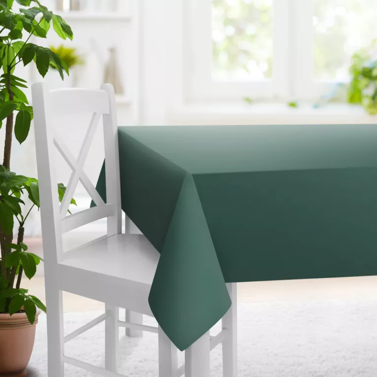 Obrus szyty turkusowy z gładkiej tkaniny zaciemniającej typu dimout