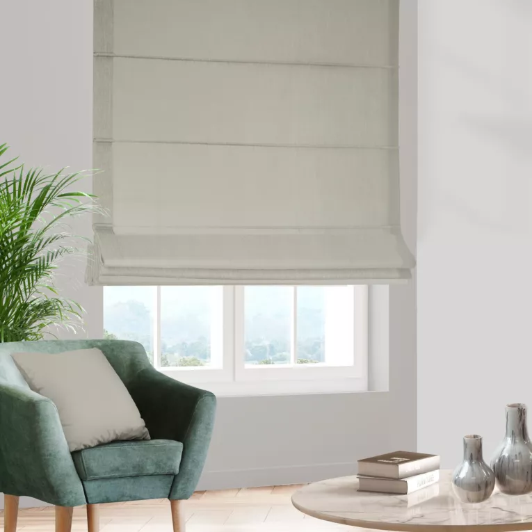 Roleta rzymska beżowa z tkaniny typu Blackout zaciemniającej w 100%