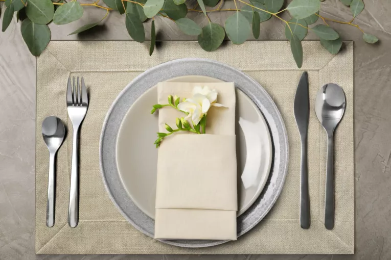 Komplet serwet 4 szt beżowy 30x40 cm LANA z dodatkiem błyszczącej nici i subtelnej kanty