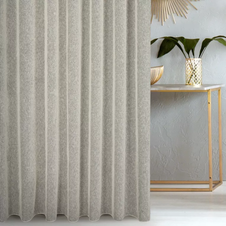 Firana szyta na taśmie 5 cm kremowa siatka w stylu eko z efektem bukli wykończona obciążnikiem