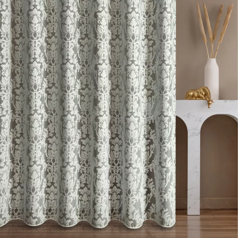 Firana szyta na taśmie fala naturalna ekskluzywna z wzorem ornamentowym na organtynie, wykończona obciążnikiem Pierre Cardin