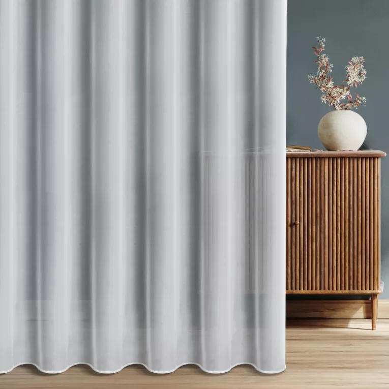 Firana szyta na taśmie 5 cm biała z wysokiej jakości trudnopalnej żorżety z certyfikatem, wykończona obciążnikiem