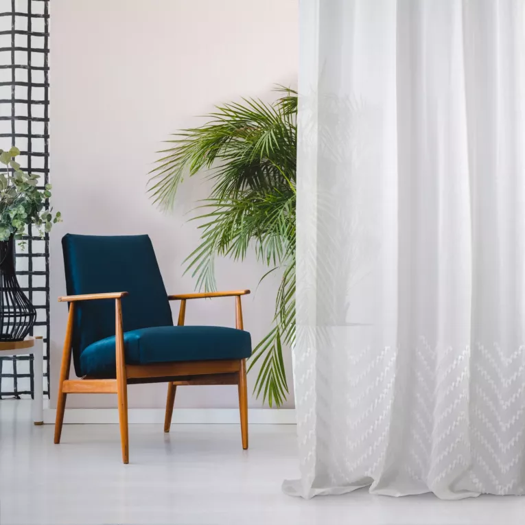 DESIGN 91 Firana DIANE zdobiona dołem geometrycznym wzorem z elementami 3D