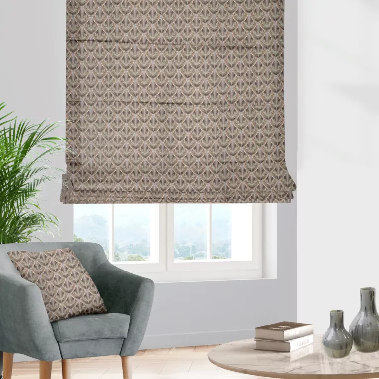 Roleta rzymska beżowo niebieska z miękkiej, lekko połyskującej tkaniny