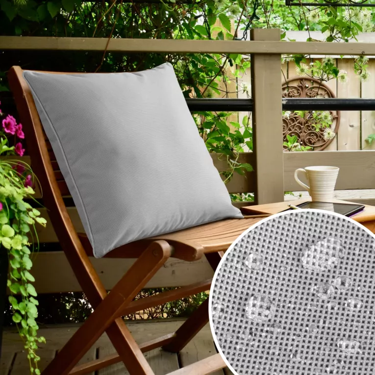 Poszewka na poduszkę 45x45 cm z gładkiej tkaniny wodoodpornej biało, czarna idealna do ogrodu i na taras GARDEN 4