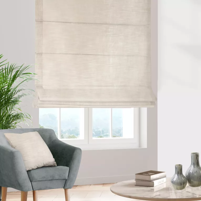 Roleta rzymska SAFARI 1 beżowa z miękkiej welwetowej tkaniny z połyskiem i poziomym prążkiem