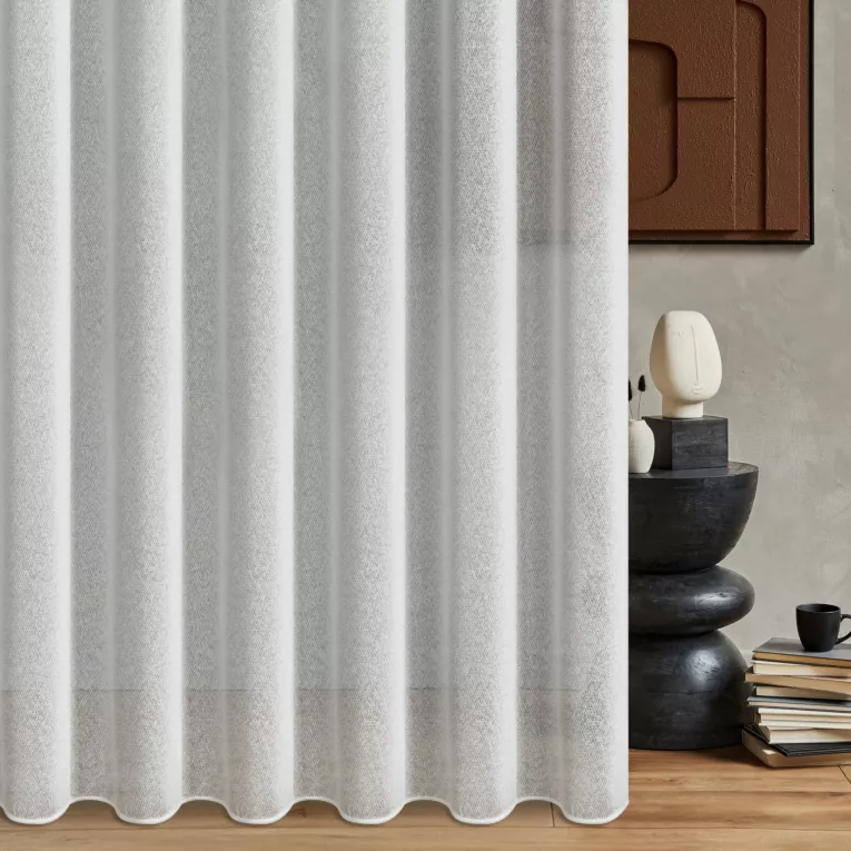 Firana szyta na taśmie 5 cm naturalna z miękkiej matowej tkaniny o strukturze siatki