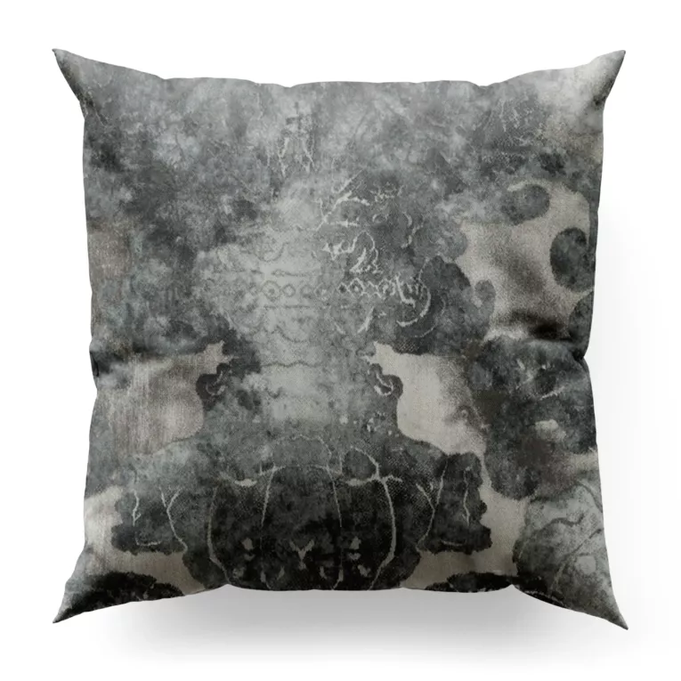 Poszewka szyta srebrno niebieska z miękkiej, welwetowej tkaniny w duży wzór ornamentowy