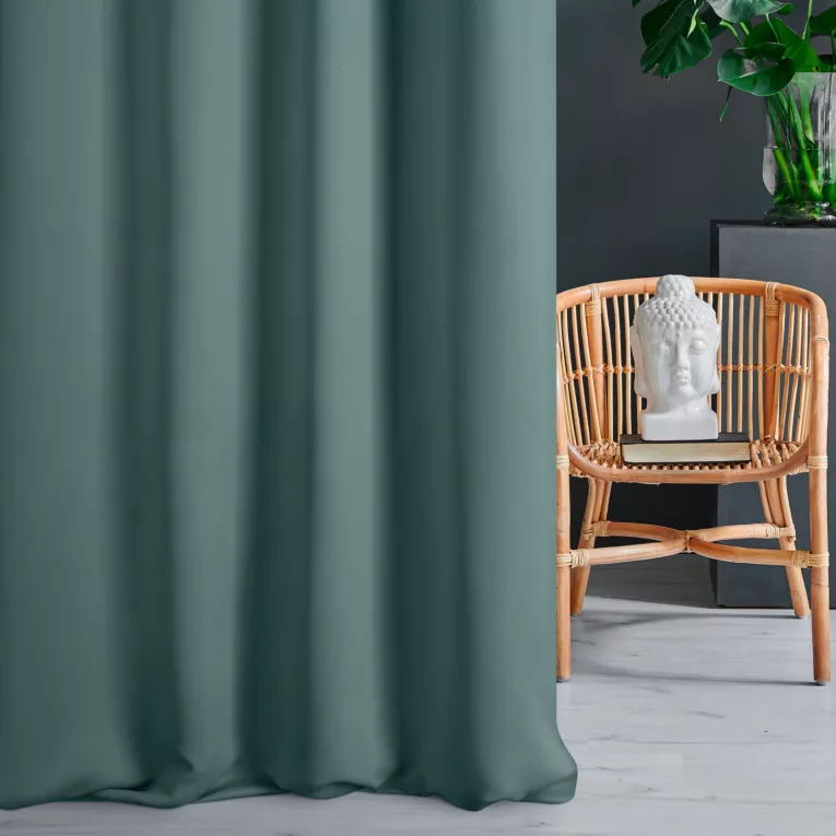 Zasłona szyta na taśmie 5 cm morska z gładkiej zaciemniającej tkaniny typu dimout