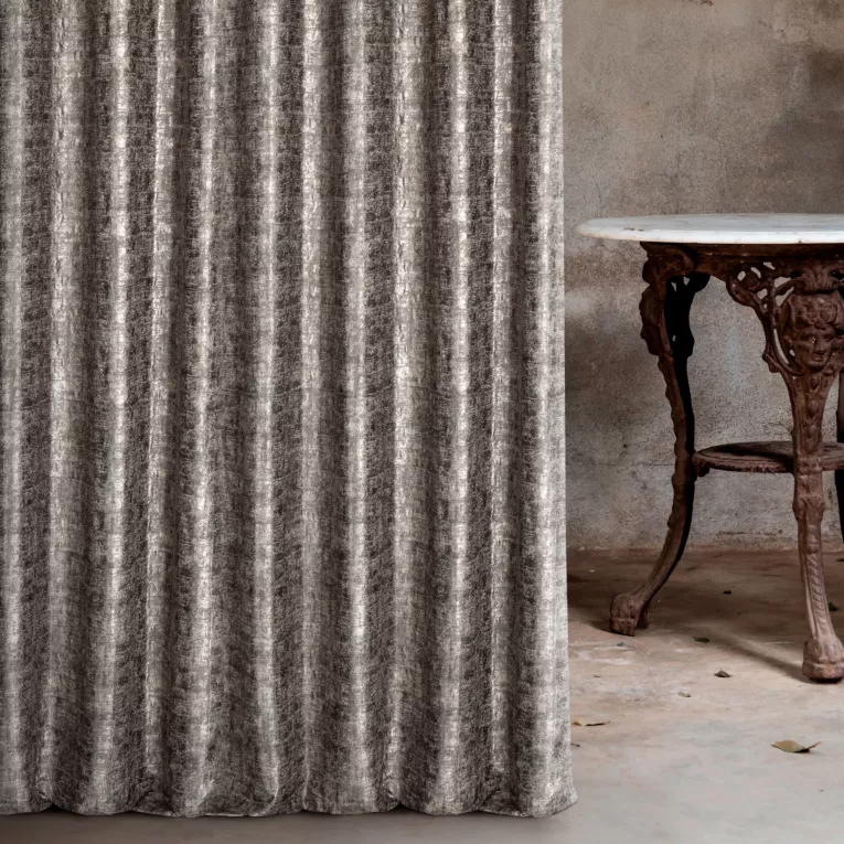 Zasłona szyta na taśmie 5 cm miedziana z ekskluzywnej tkaniny z delikatnym połyskiem