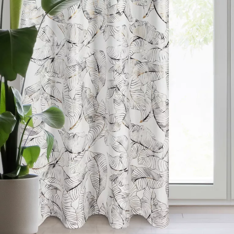 Zasłona biało, szampańska z metalicznym nadrukiem egzotycznych liści z welwetu 135x250 przelotka - ODETA