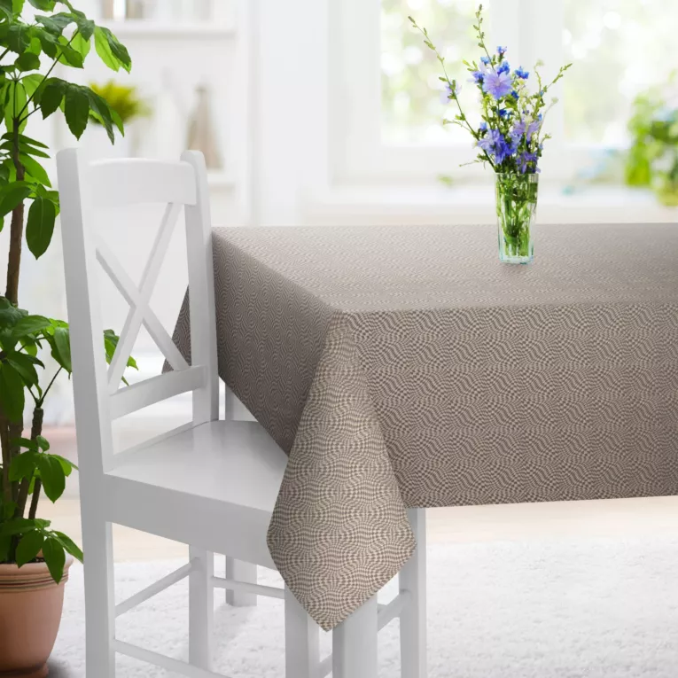 Obrus szyty srebrno złocisty z miękkiej tkaniny z delikatnym połyskiem i geometrycznym wzorem Pierre Cardin