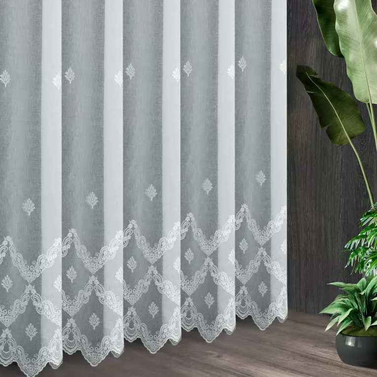 Tkanina firanowa etamina  haftowana w ornamentowy wzór