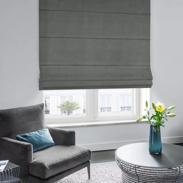 Roleta rzymska ENYA popielata z miękkiej półmatowej tkaniny welwetowej