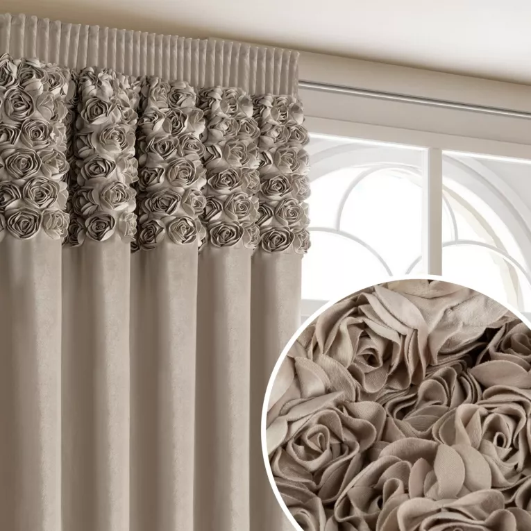 Zasłona ciemnobeżowa z welwetu zdobiona aplikacją 3D róż 140x270 cm taśma - ROSES Eva Minge
