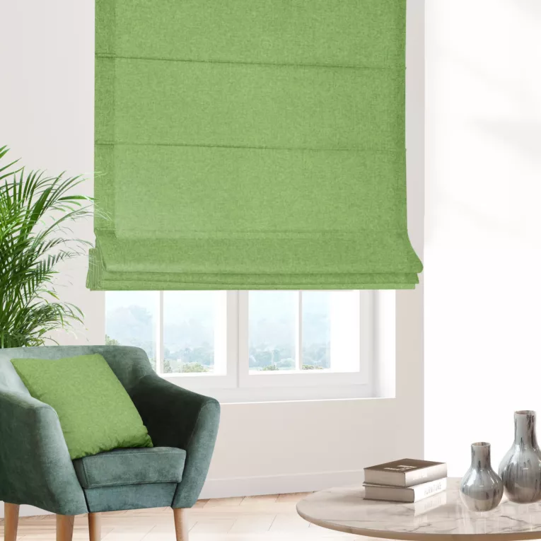 Roleta rzymska jasnozielona z tkaniny trudnopalnej, zaciemniającej, typu blackout z efektem melanżu