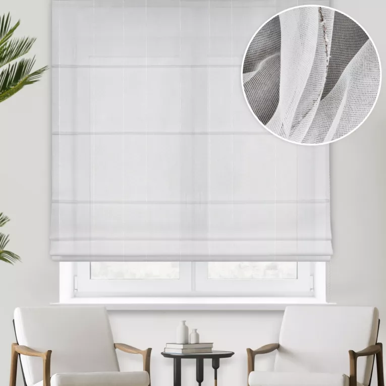 Roleta rzymska kremowo brązowa w stylu eko, z efektem deszczyku, zdobiona pionowymi paseczkami, wykończona obciążnikiem