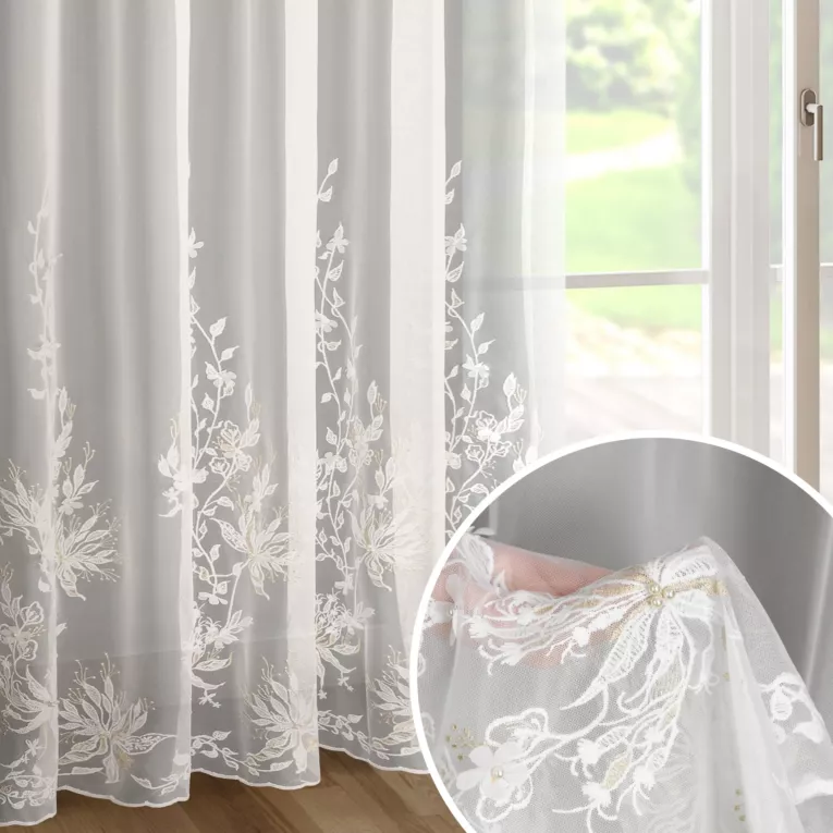 Firana biała z gładkiej tkaniny zdobiona pasem haftowanych kwiatów i perełek 140x270 cm taśma JULIA EVA MINGE