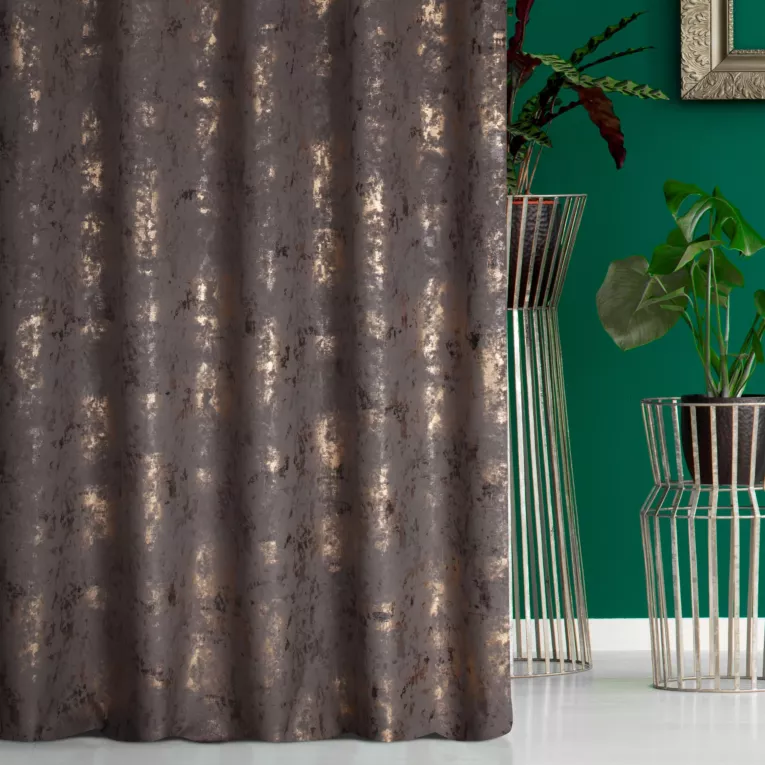 Zasłona szyta na flexach grafitowo złota z grubej, matowej tkaniny welwetowej z połyskliwym nadrukiem Italissima Eva Minge