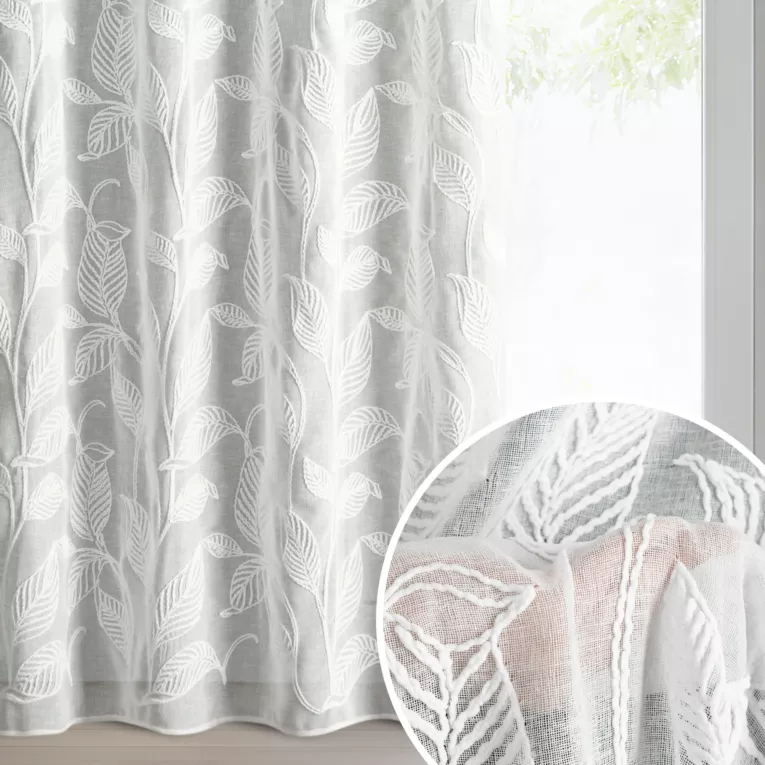 Zasłona biała z tkaniny o naturalnym wyglądzie zdobiona szenilowym haftem 140x250 cm przelotki - HOLI