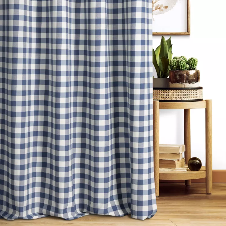 Zasłona szyta na flexach naturalno niebieska z tkaniny w kratę