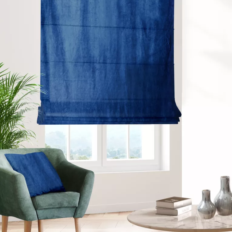 Roleta rzymska SAFARI niebieska z miękkiej welwetowej tkaniny z połyskiem