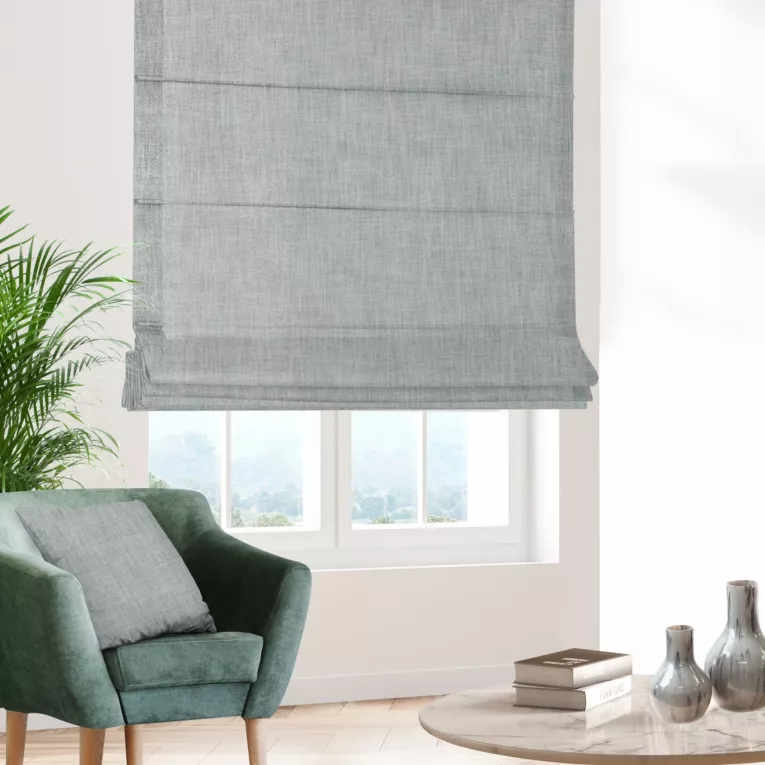 Roleta rzymska niebiesko srebrzysta z tkaniny o luźnym splocie, z połyskliwym nadrukiem w stylu glamour Italissima Eva Minge