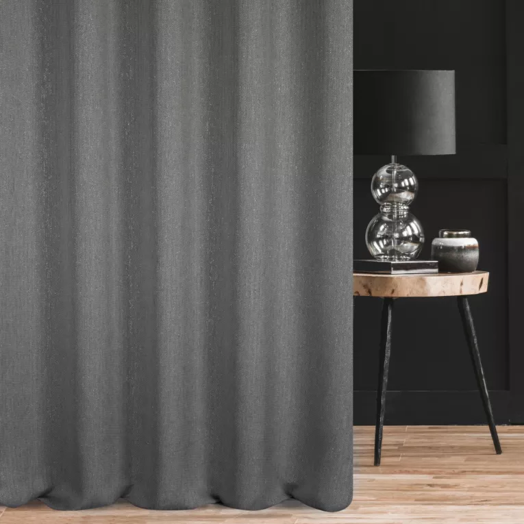 Zasłona szyta na tunelu popielato srebrzysta z melanżowej tkaniny w stylu eko z dodatkiem nici metalicznej