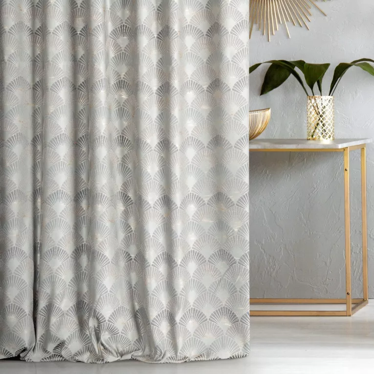 Zasłona szyta na taśmie 5 cm MIKKA srebrna z ekskluzywnej tkaniny z modnym wzorem wachlarzowym