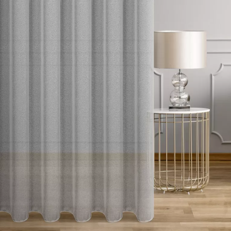 Firana szyta na taśmie 5 cm jasnoszara z drobnej siateczki, wykończona obciążnikiem