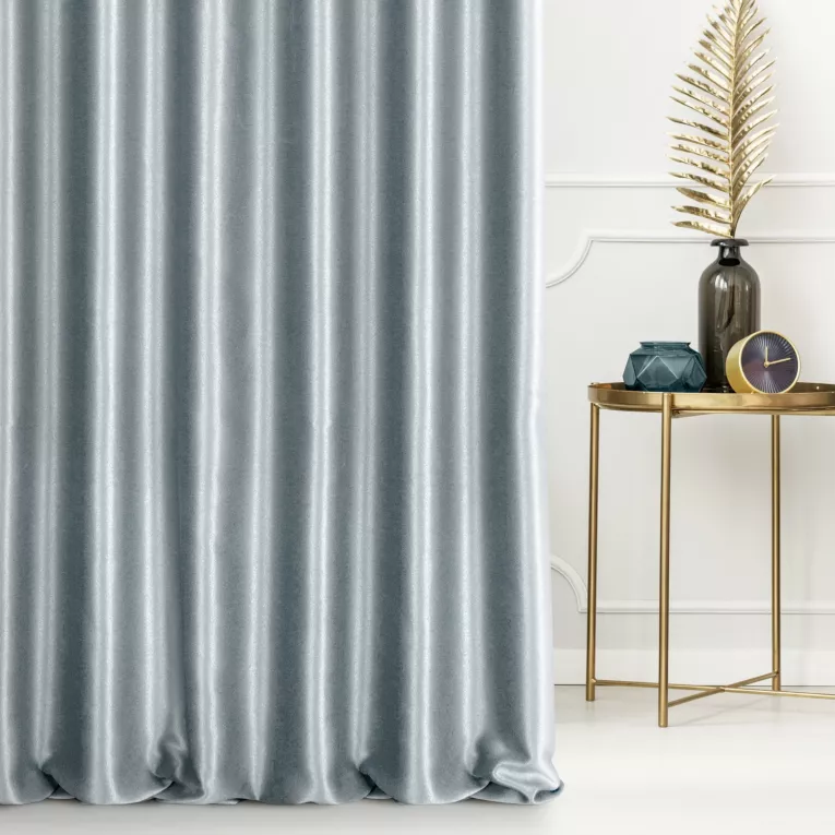 Zasłona szyta na tunelu srebrna z błyszczącej tkaniny zaciemniającej