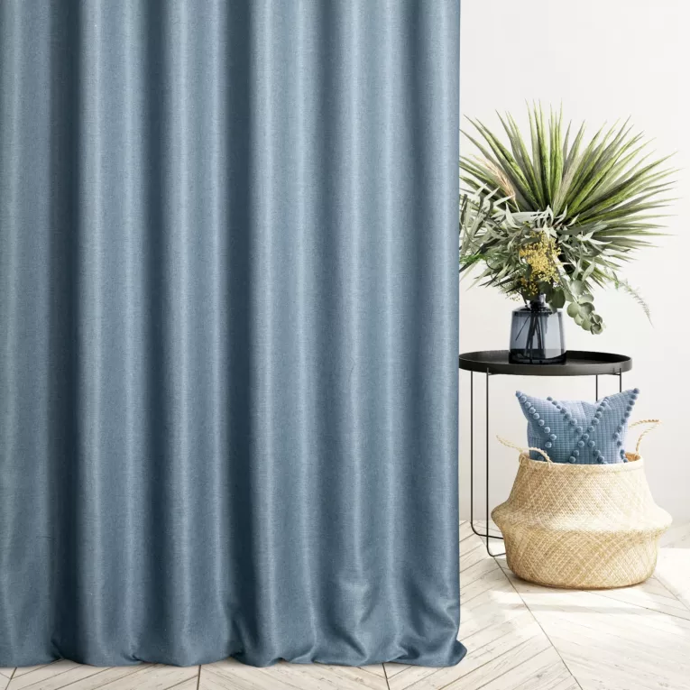 Zasłona szyta na taśmie 5 cm niebieska z tkaniny typu dimout o średnim stopniu zaciemnienia