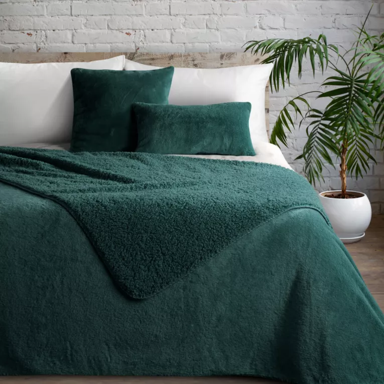 Narzuta dwustronna z przyjemnego futerka i tkaniny barankowej ciemnozielona 170x210 cm NINA Eurofirany Premium