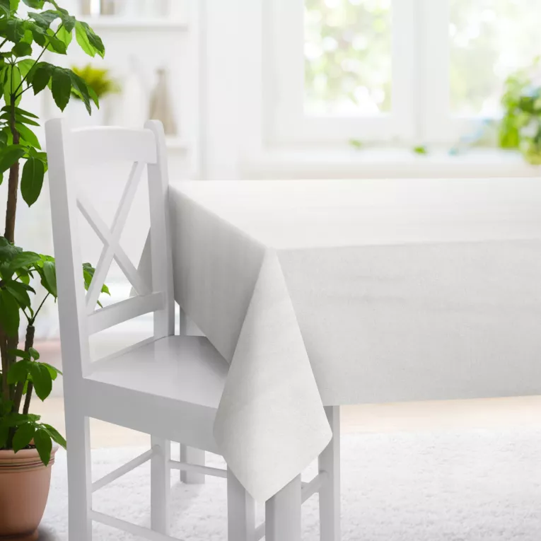 Obrus szyty biały z tkaniny w stylu eko