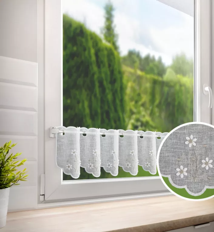 Tkanina firanowa zazdrostka z haftowanym wzorem