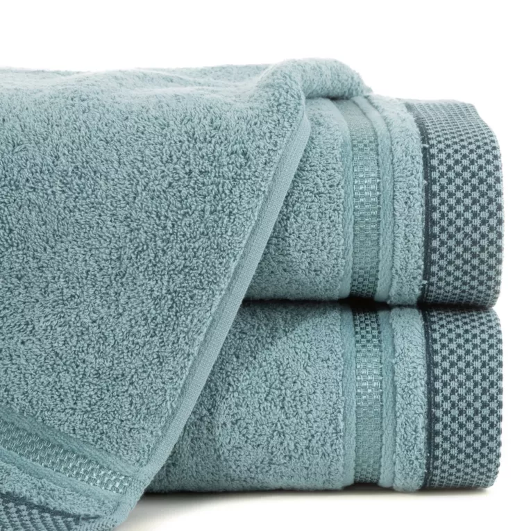 Ręcznik KINGA z żakardową bordiurą w pasy w drobną krateczkę