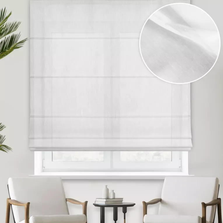 Roleta rzymska biała z matowej miękkiej tkaniny o naturalnym splocie, wykończona obciążnikiem