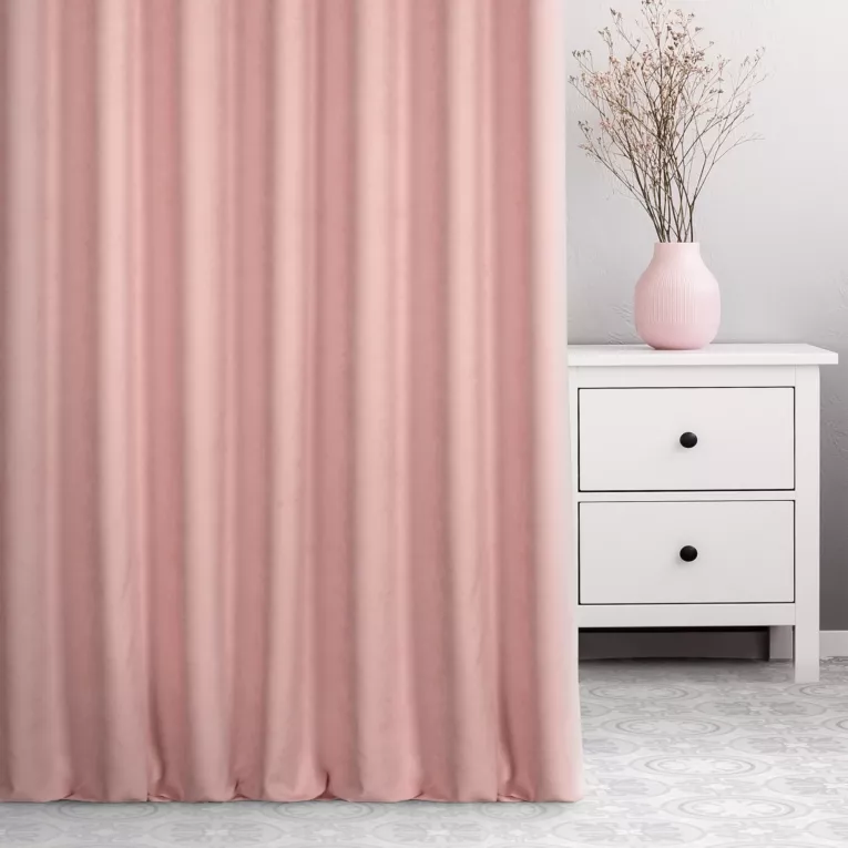 Zasłona szyta na taśmie 5 cm DORA - HIT pudrowa z miękkiej tkaniny o welurowej strukturze