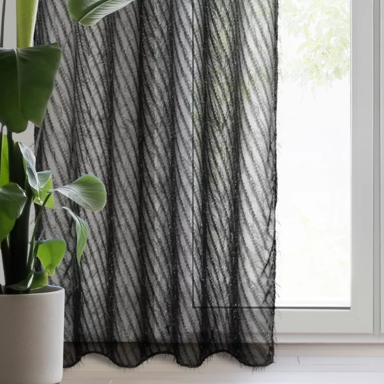 Zasłona czarna zdobiona puszystą moherową nicią 140x250 cm przelotka - LAUREL