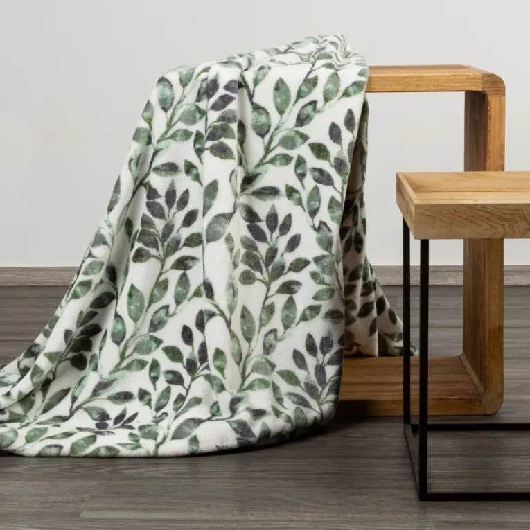 Koc flano 150x200 cm kremowo, zielony z nadrukiem gałązek CLARISSA Design 91