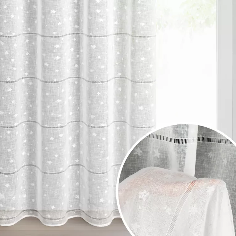 Firana świąteczna biało z etaminy zdobiona nadrukiem gwiazdek i ażurowych paseczków przelotka - NADINE