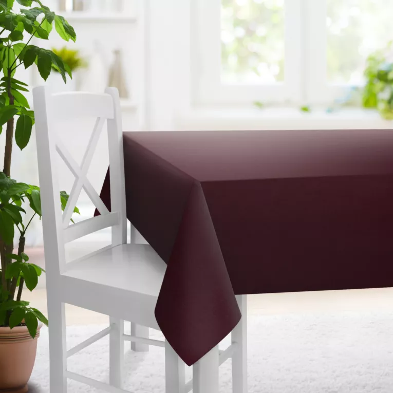 Obrus szyty bordowy z tkaniny w stylu eko o naturalnym splocie