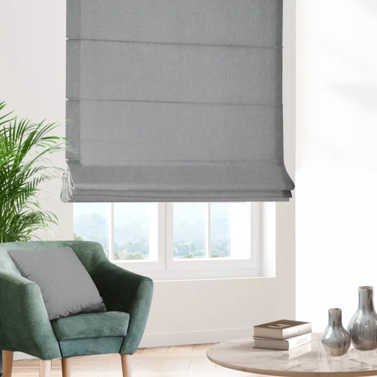 Roleta rzymska srebrna z miękkiej tkaniny o welurowej strukturze