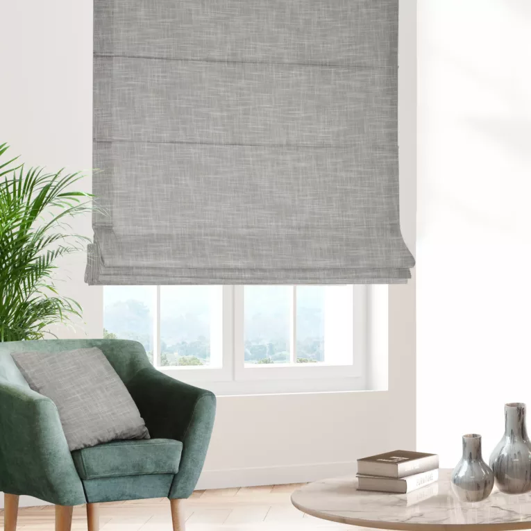 Roleta rzymska srebrna z ekologicznej tkaniny zawierającej len, wykończona obciążnikiem